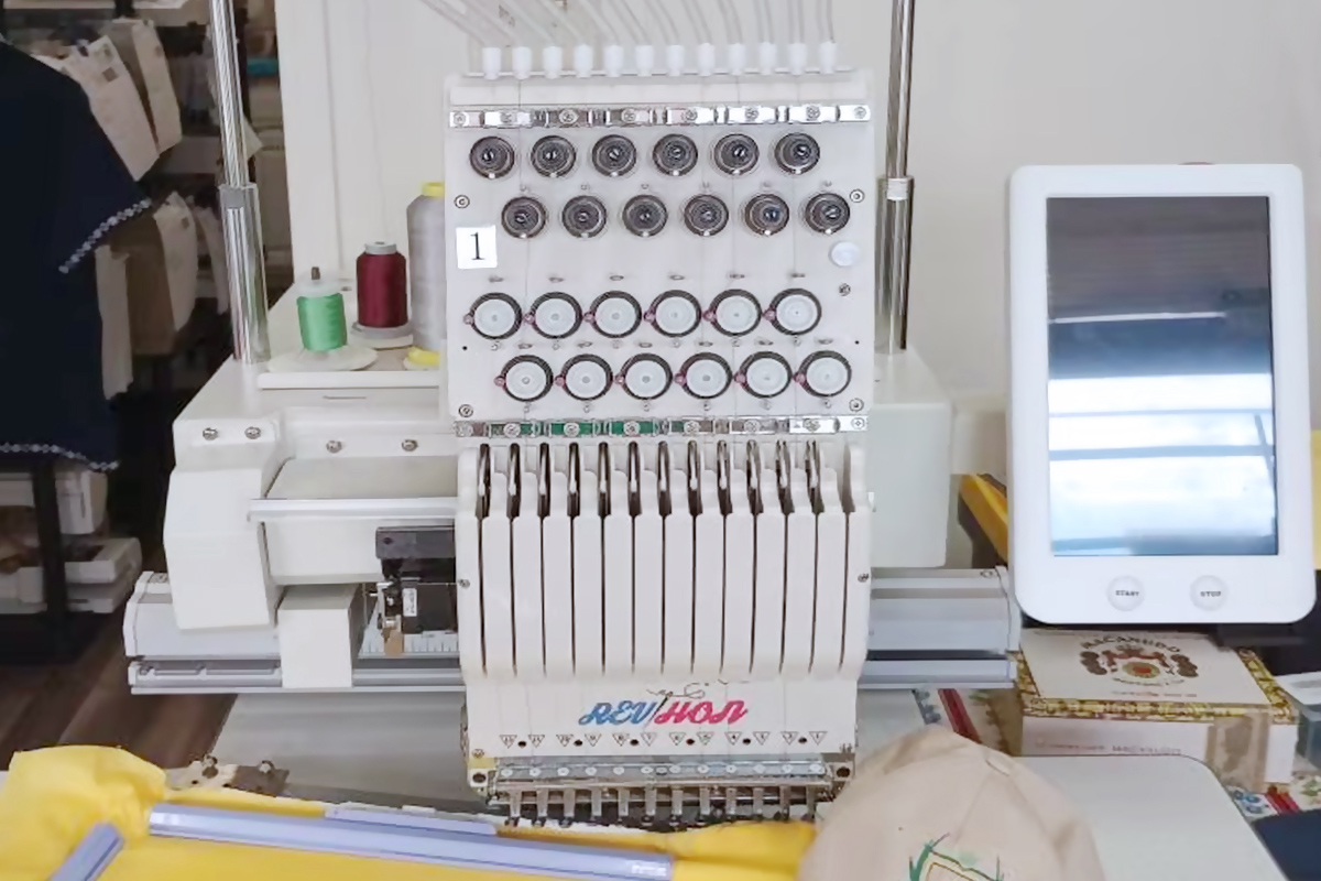 Venda quente!!! Pre&ccedil;o de m&aacute;quina de bordar computadorizada de f&aacute;brica de cabe&ccedil;a &uacute;nica feita na China