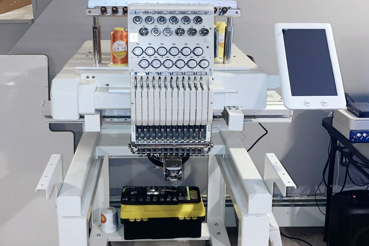 Machine &agrave; broder pour chapeaux d'ordinateur, machines pour v&ecirc;tements, offre sp&eacute;ciale