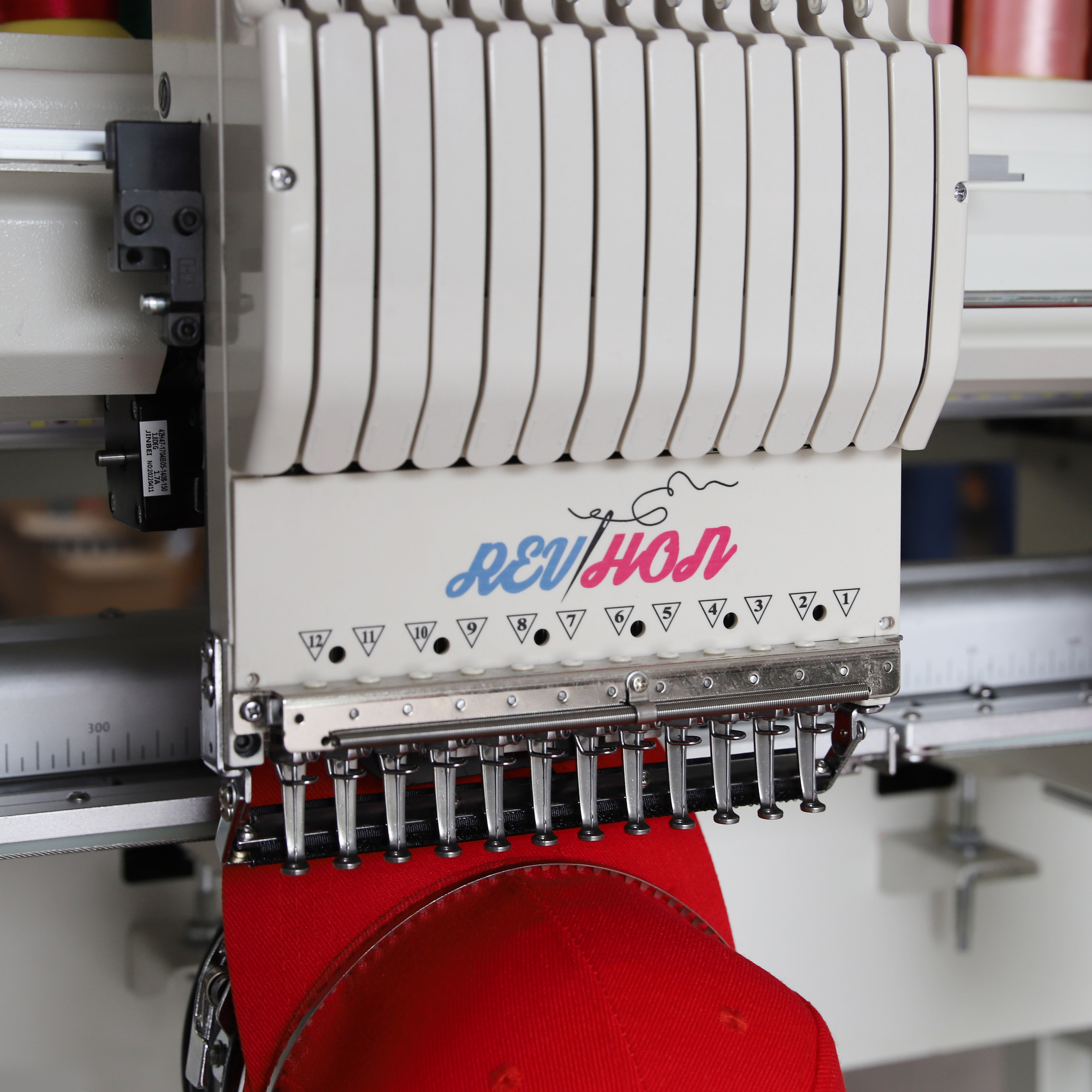 &Auml;u&szlig;erst wettbewerbsf&auml;hige, professionelle, ger&auml;uscharme automatisierte Stickmaschine