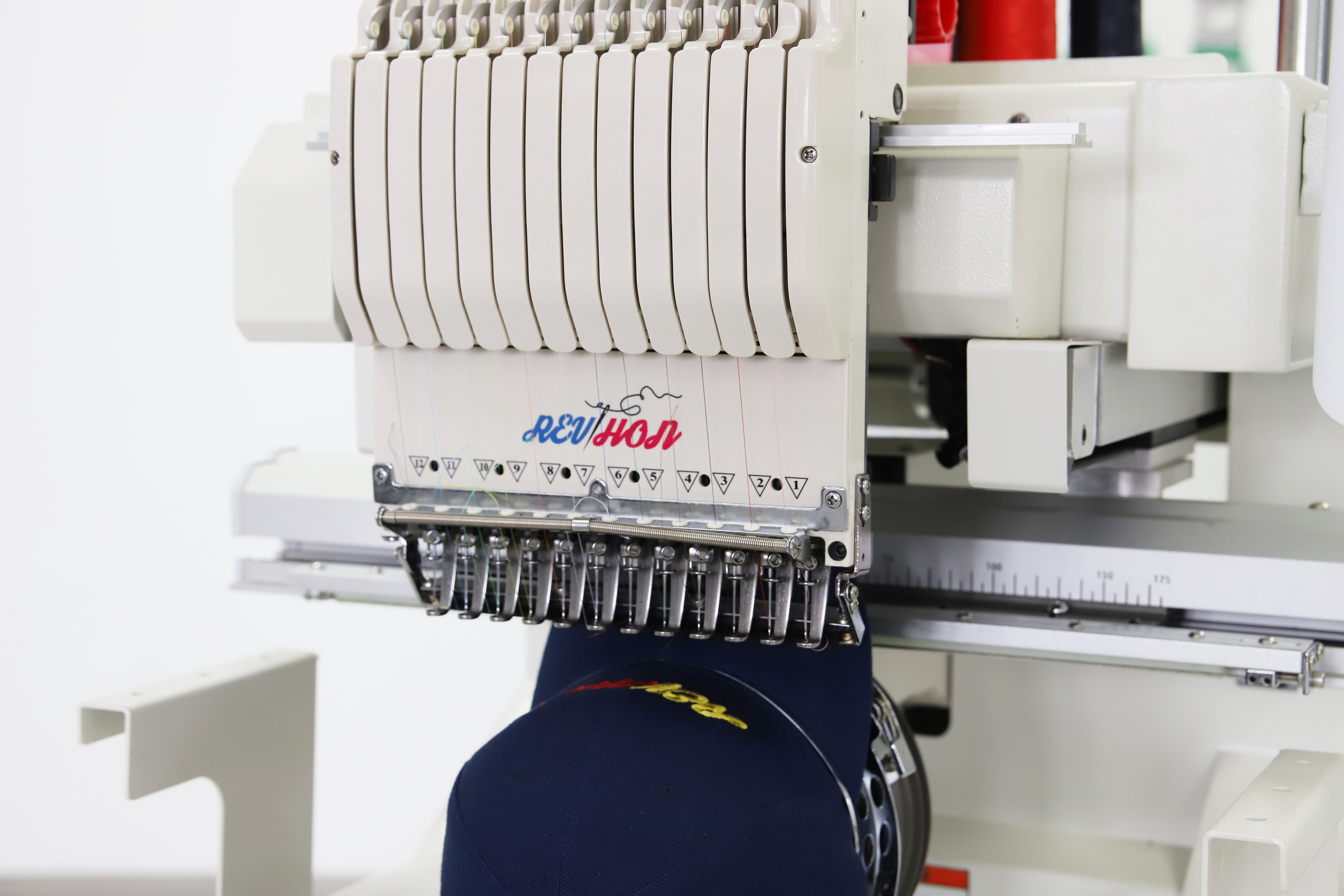 M&aacute;quina de bordado computarizada de una sola cabeza para gorra, camiseta, sombrero, m&aacute;quina de bordar
