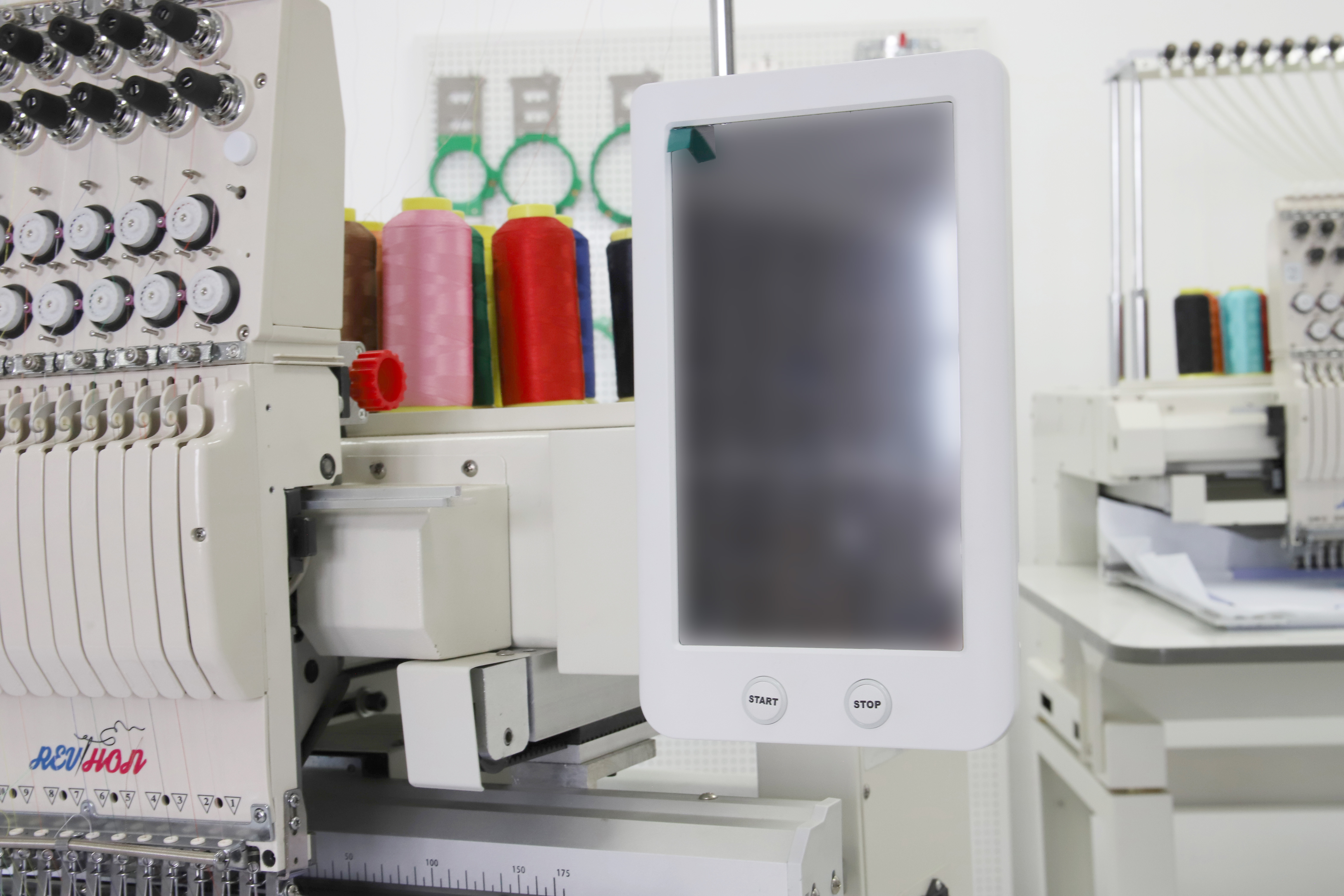 M&aacute;quina de bordado computarizada de una sola cabeza para gorra, camiseta, sombrero, m&aacute;quina de bordar